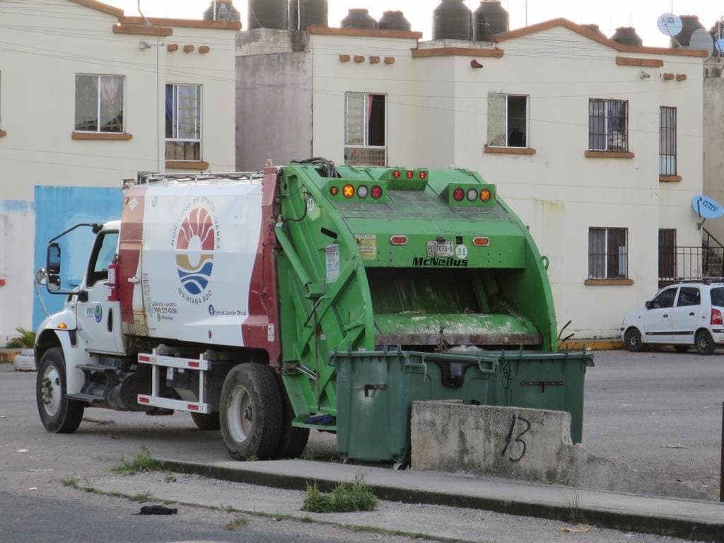 Hallan cuerpo en contenedor de basura en Cancún