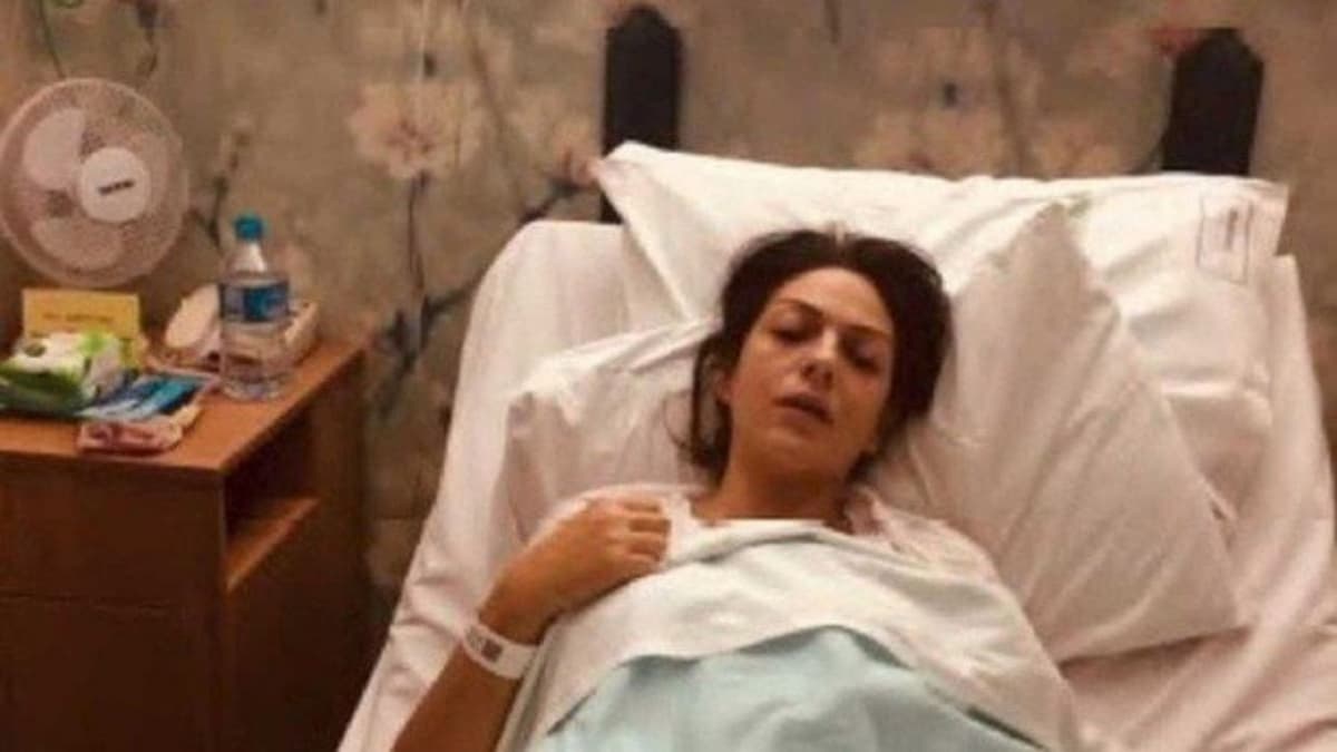 Mujer fingió tener cáncer para recaudar dinero en donaciones, se fue a un lujoso viaje