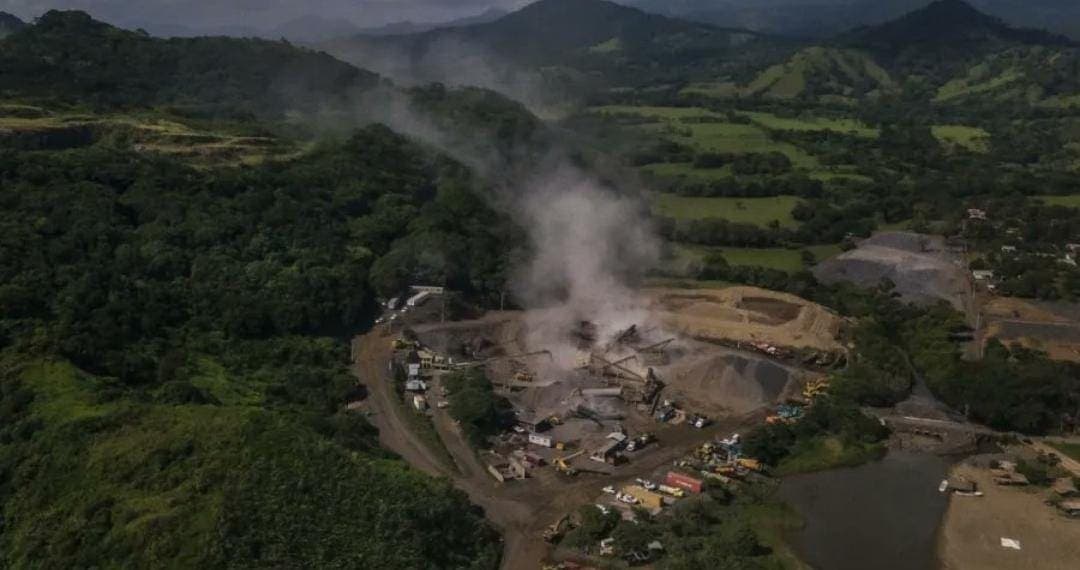 Sin permisos, extraen roca en cerro de Veracruz para el Tren Maya