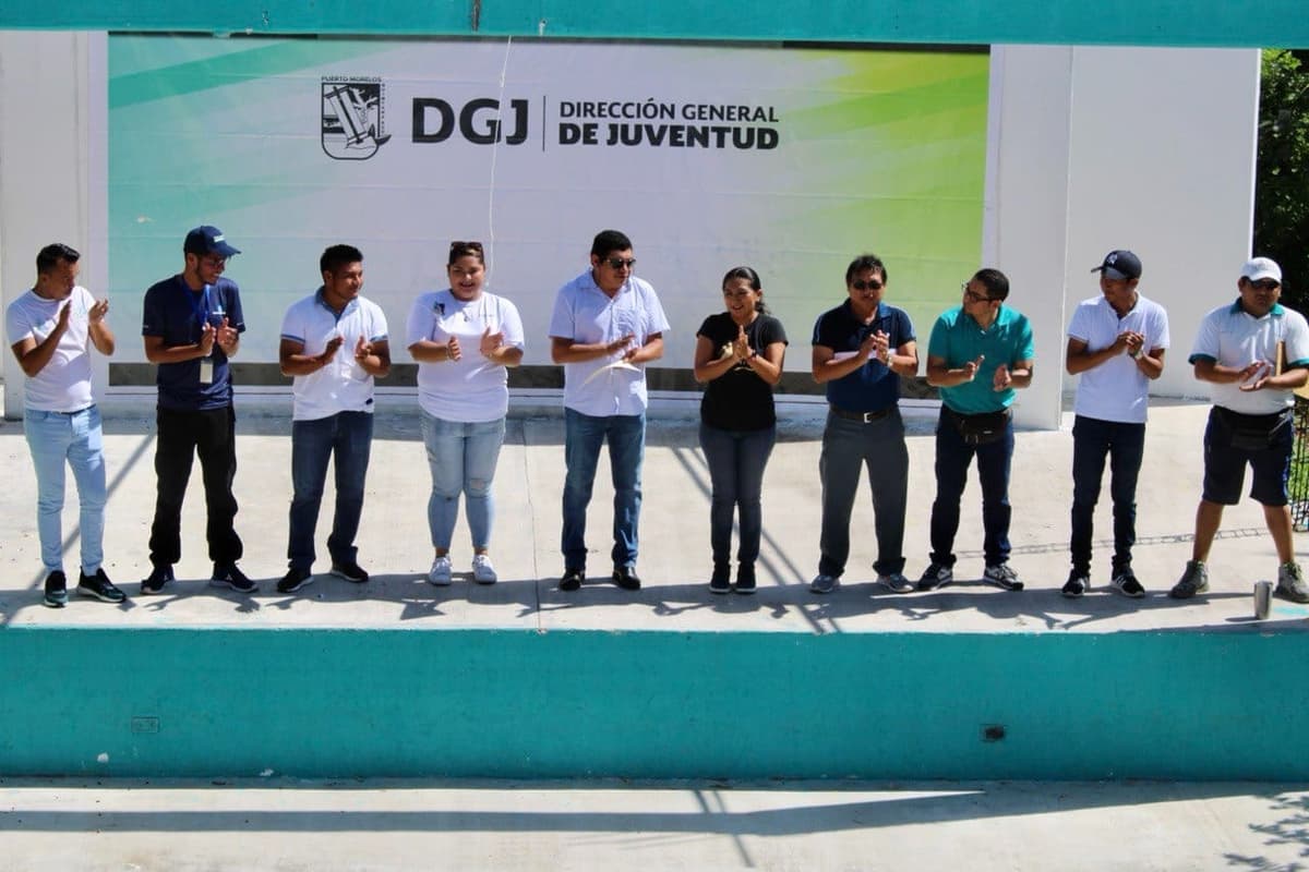 Conmemora Puerto Morelos el Día Internacional de la Juventud con rally en el colegio de bachilleres