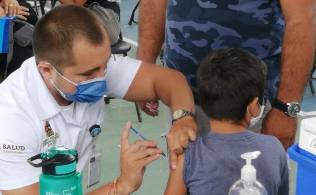 Inicia vacunación de menores de 5 a 11 años en Playa del Carmen; garantizan dosis suficientes