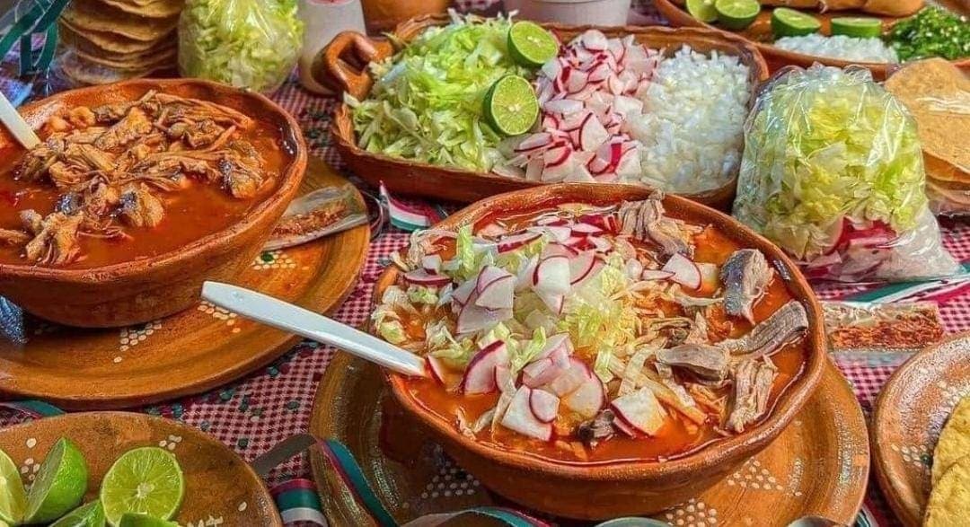 Sujeto muere durante concurso para ver quién come más pozole en Yucatán