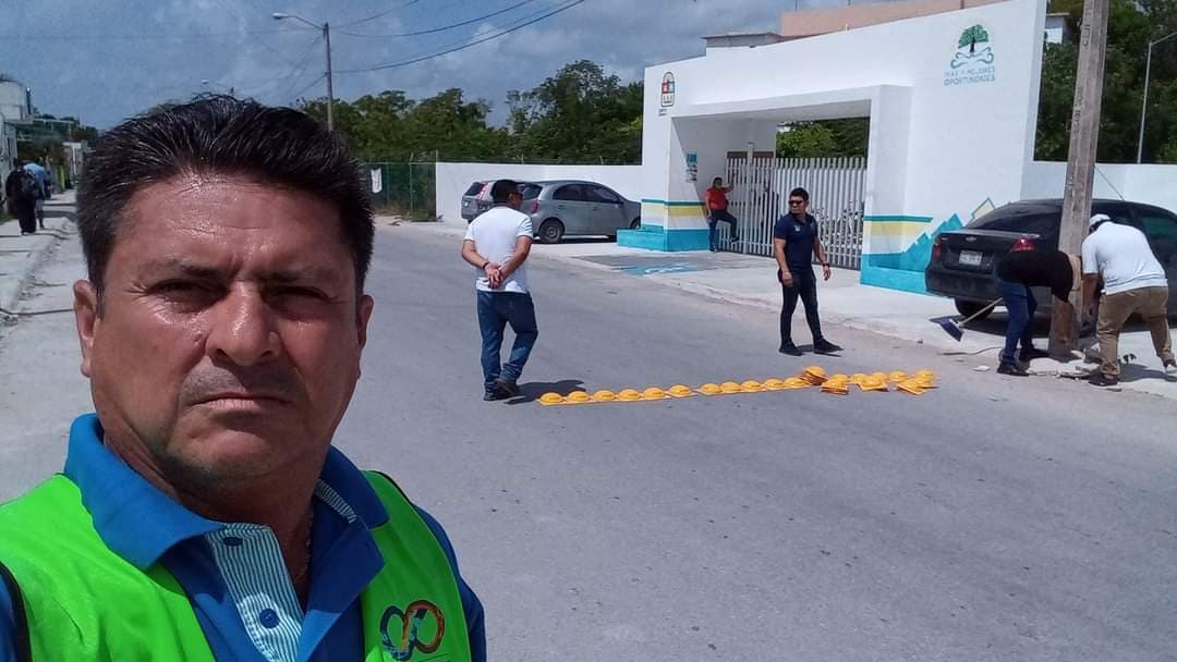 Director municipal en Puerto Morelos, logra conexión de CFE para su local en zona de invasión