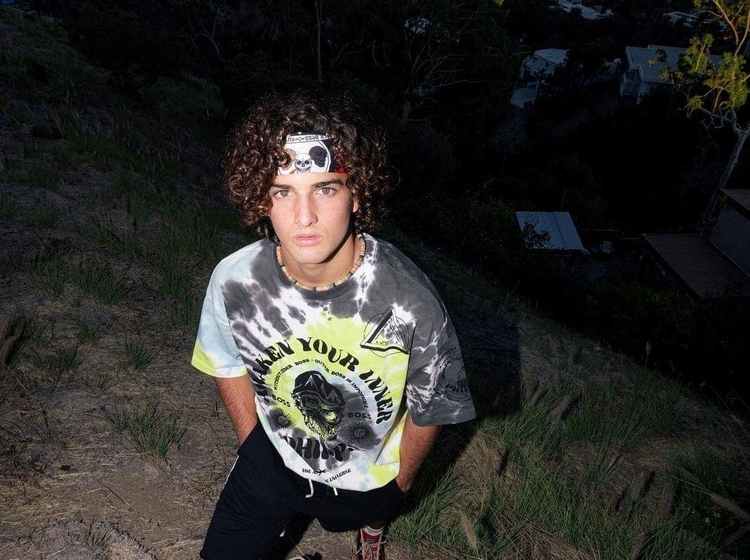 VIDEO: TikToker cruzará volando en traje de ardilla de Isla Mujeres a Cancún