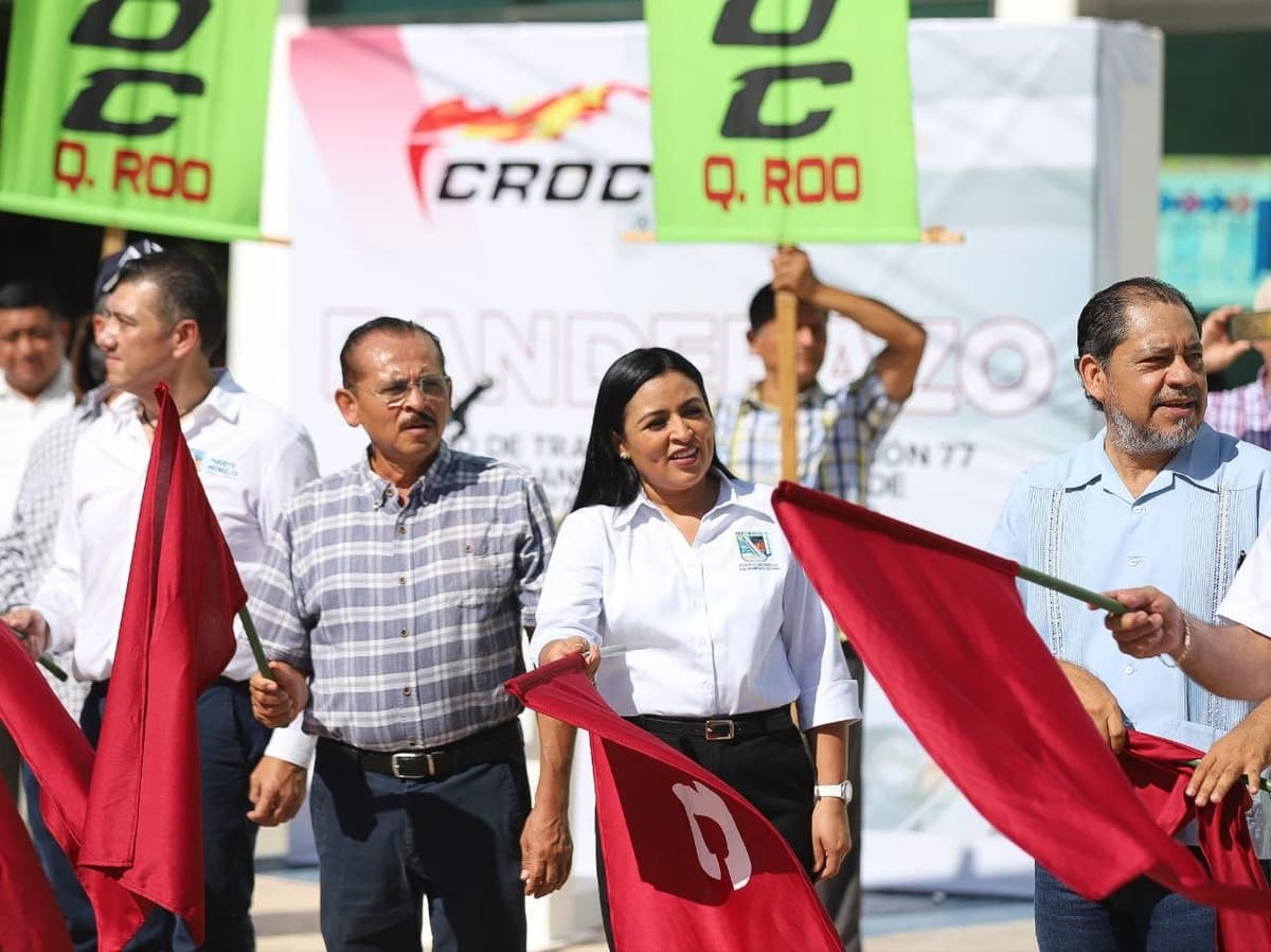 PARTICIPA BLANCA MERARI TZIU EN BANDERAZO DE SALIDA DE LAS UNIDADES DE TRANSPORTE DE CARGA DE LA CROC