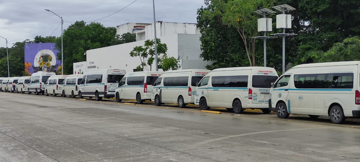 ¡Se aferran al monopolio! Operadores paralizan el transporte en Playa del Carmen y afectan a 70 mil usuarios