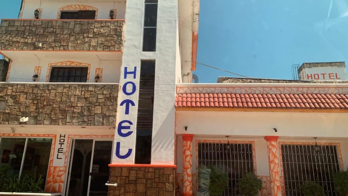 Roban carro desde el interior de un hotel de Felipe Carrillo Puerto