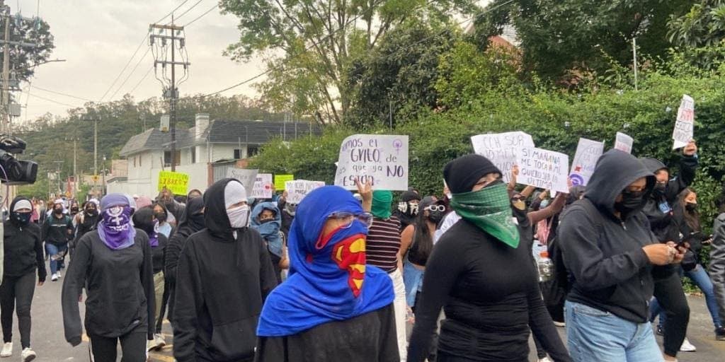 Alumnos de UNAM bloquearon Insurgentes por agresión sexual en CCH Sur