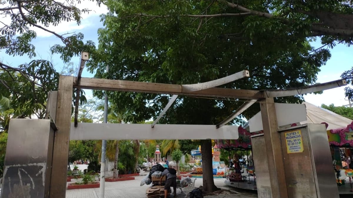 En el olvido, 'Paralibros' del Parque de las Palapas de Cancún