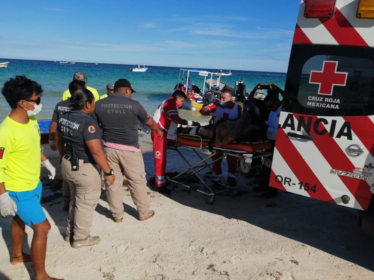Propela embarcación a un bañista argentino en playa Pescadores en Tulum