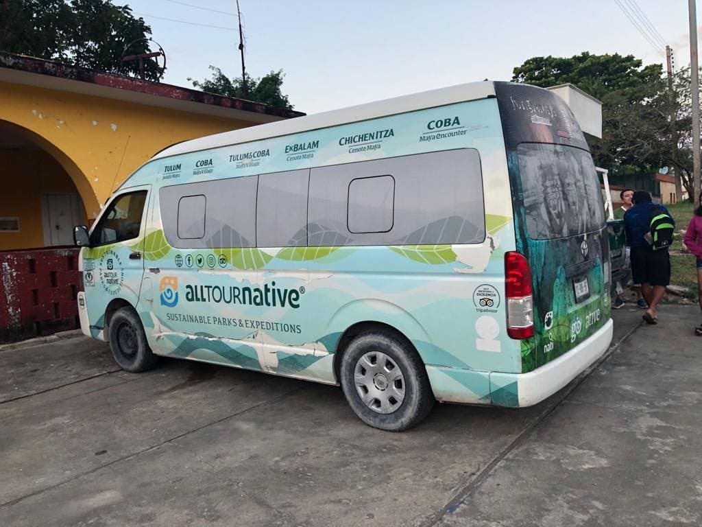 Retienen vehículos de empresa Alltournative en Kantunilkín para exigir pago de adeudo por realización del 'Mayatlón' 2019