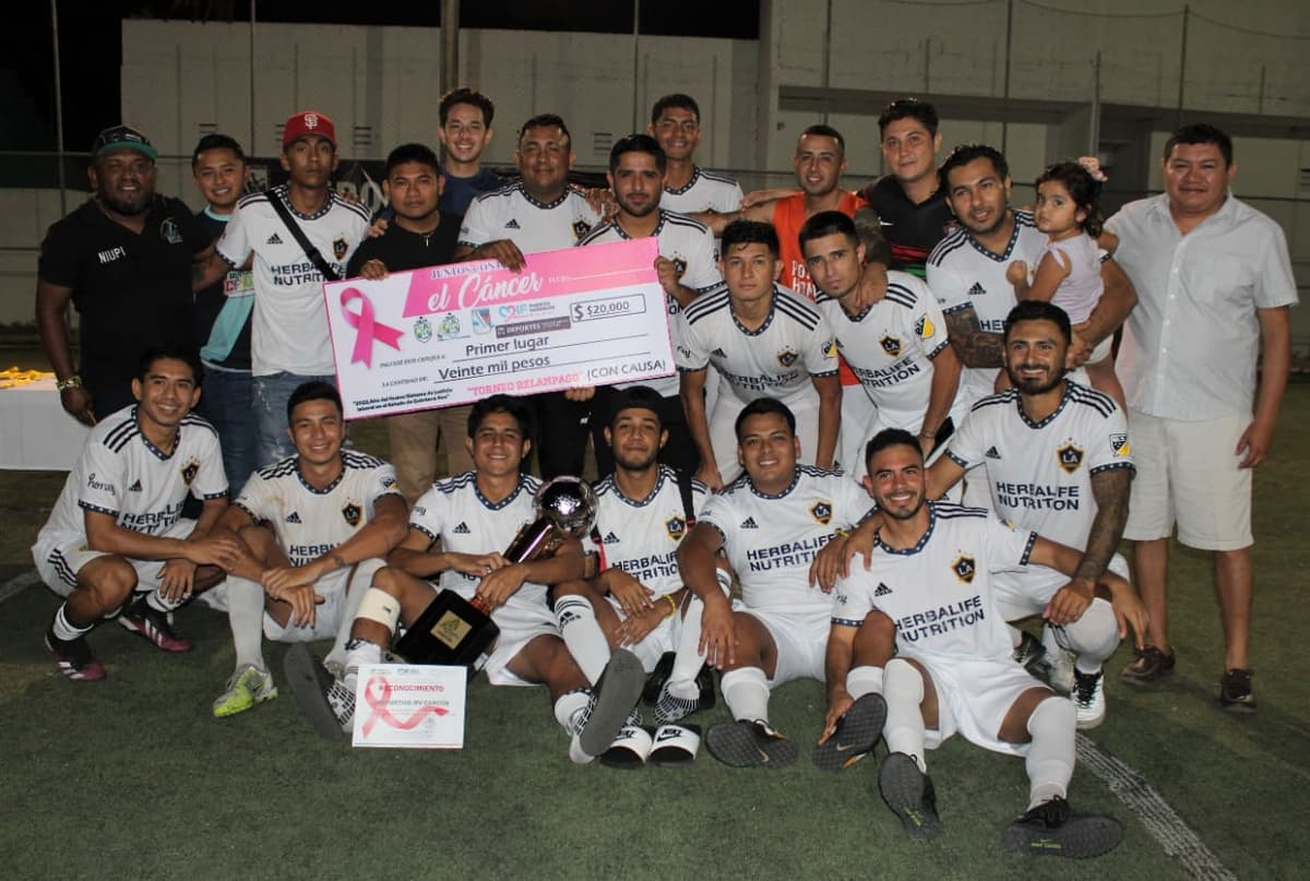Exitoso torneo relámpago de futbol en Puerto Morelos a beneficio de mujeres con cáncer