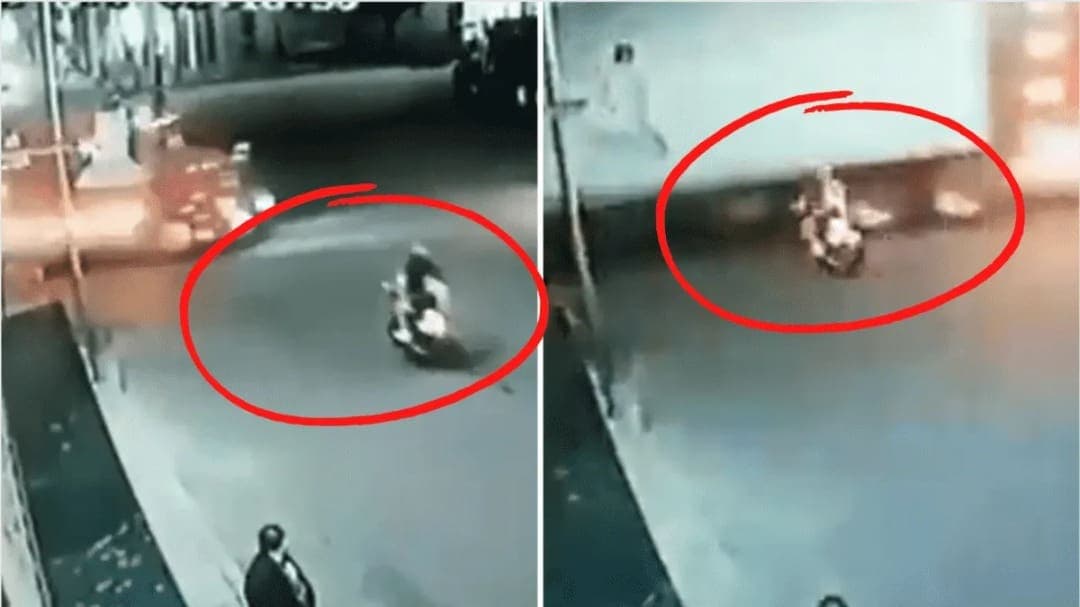 VIDEO: Jóvenes en moto chocan contra tráiler y mueren atropellados