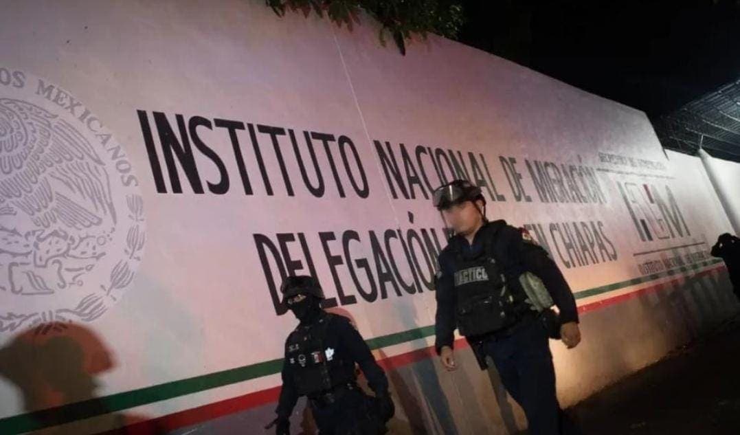 Video: Policías someten a migrante haitiano con descargas eléctricas