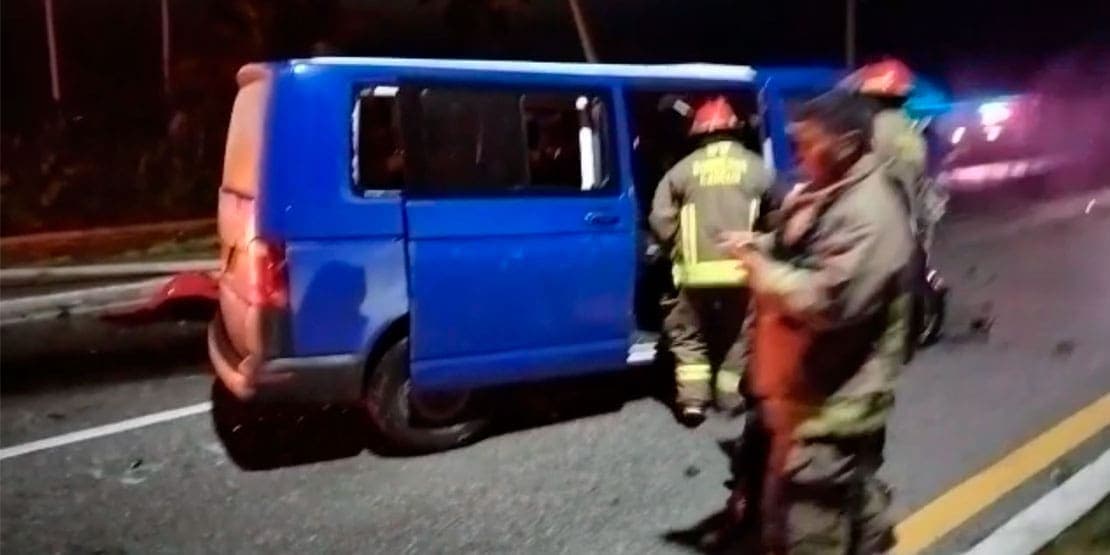 Deja tres muertos, dos de ellos calcinados, aparatoso accidente en la Zona Hotelera de Cancún