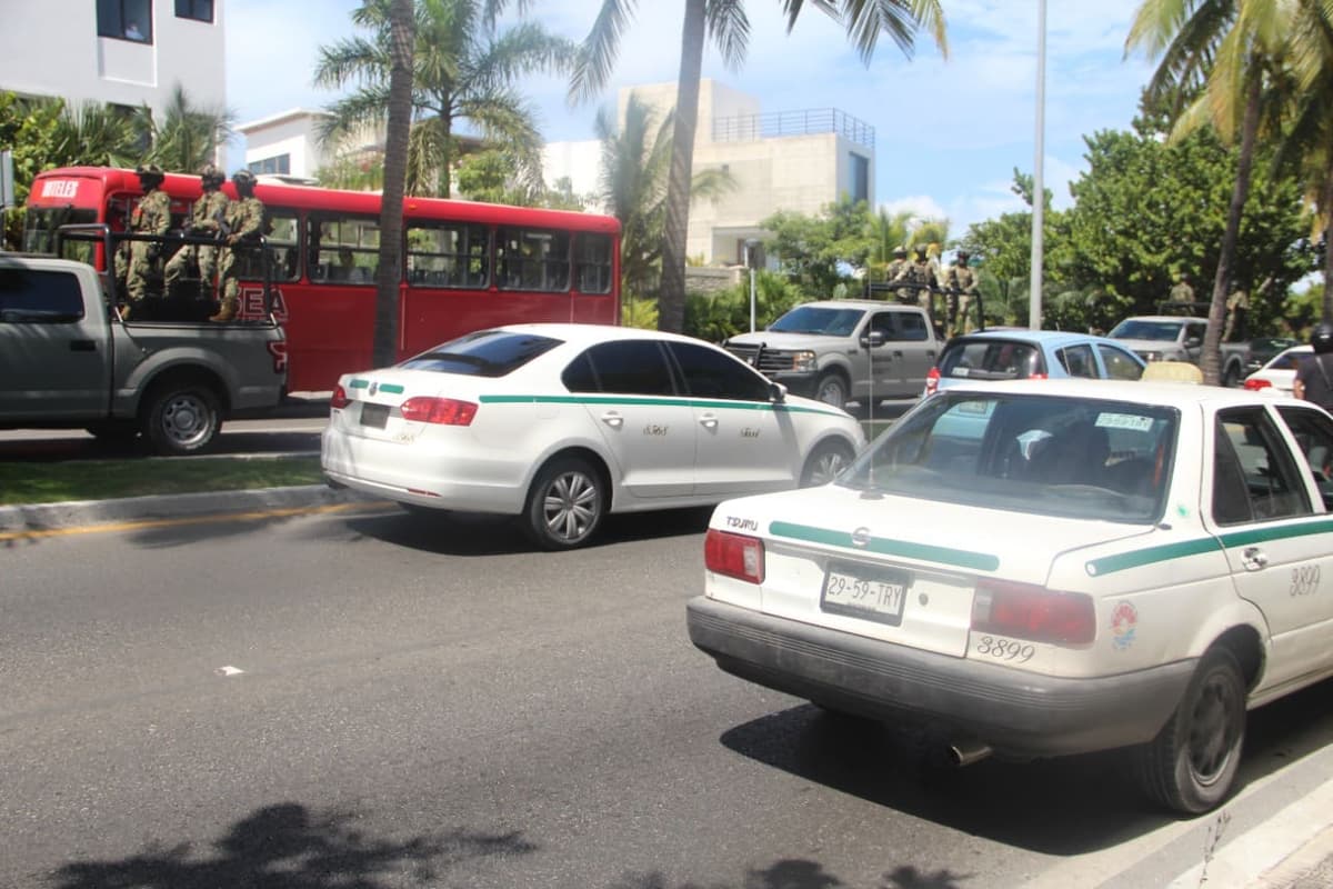 Prometen taxistas de Cancún sancionar a choferes que cobren de más en Nochebuena y Navidad