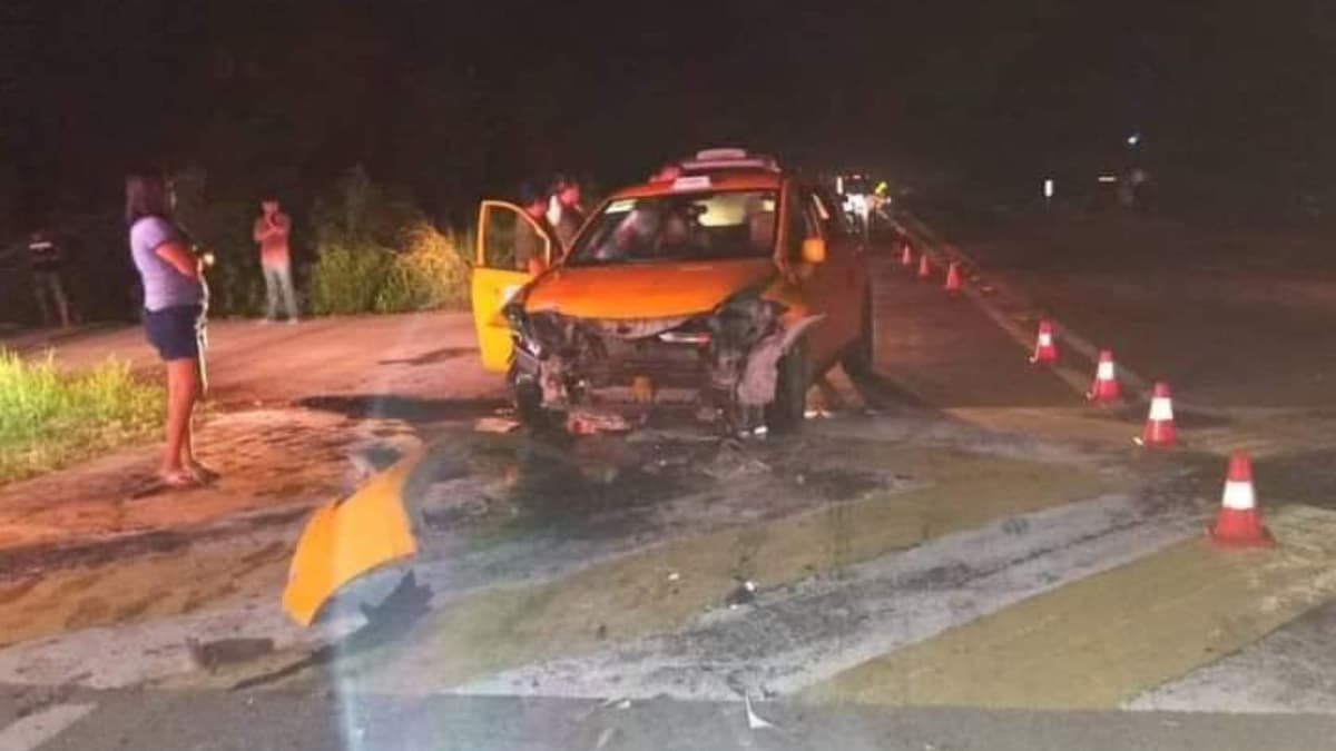 Taxi se estrella contra un tracto camión en Bacalar; hay un lesionado