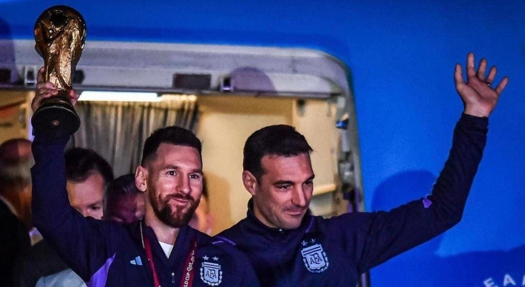 Video: Messi, la copa y los campeones del mundo ya están en Argentina