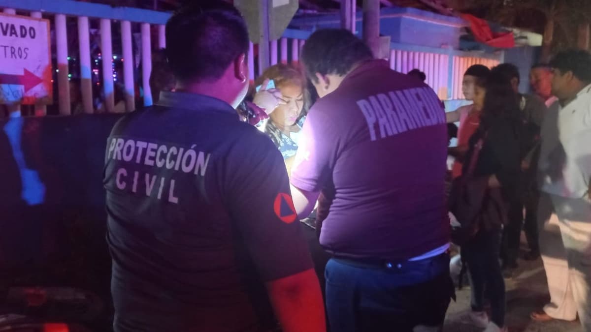 Arrollan a una mujer y a dos menores de edad a bordo de una moto, en Tulum