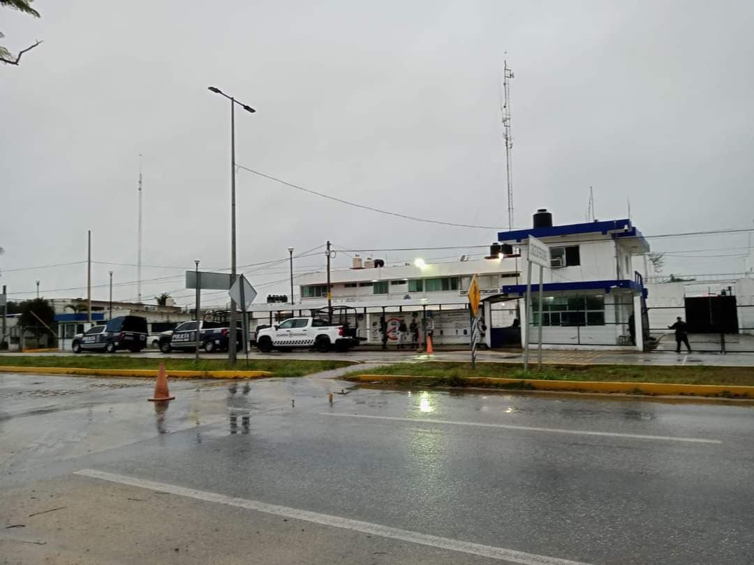 Trasladan fuera de Quintana Roo a cerca de 200 reos, incluido a Mario Marín y Succar Kuri