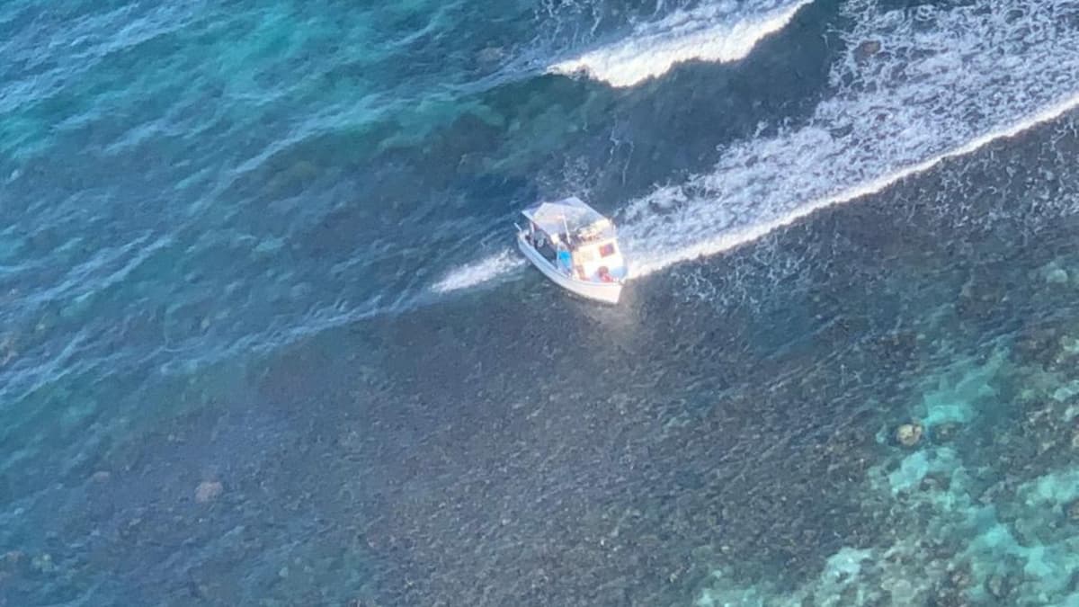 Encalla embarcación junto a isla de la Reserva de la Biósfera de Sian Ka’an