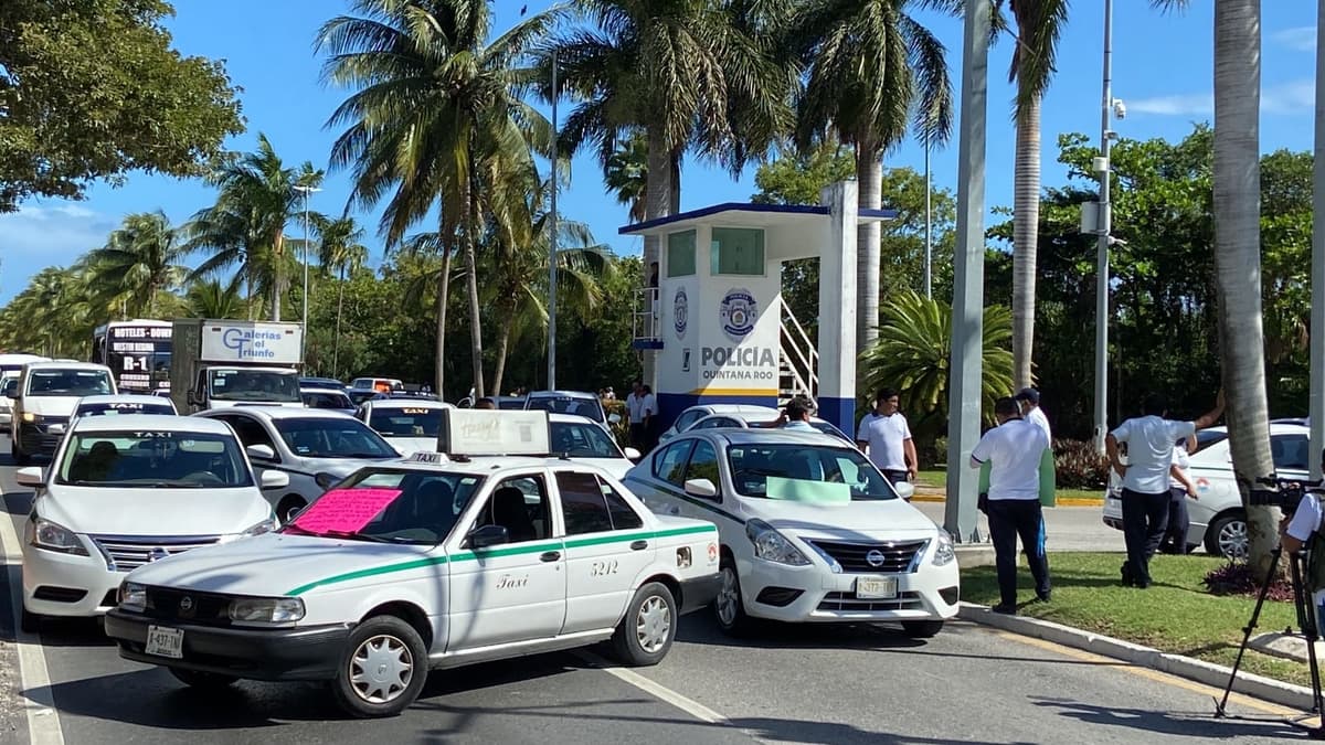 Video: Desde 2017 taxistas de Cancún pedían matar a conductores de Uber