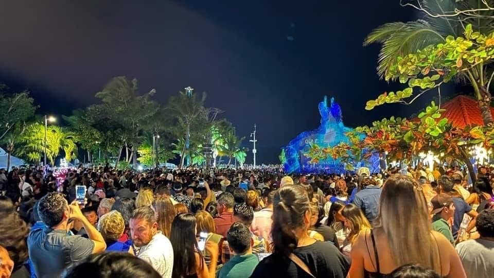 Lili Campos da la bienvenida al 2023 en compañía de miles de solidarenses y turistas