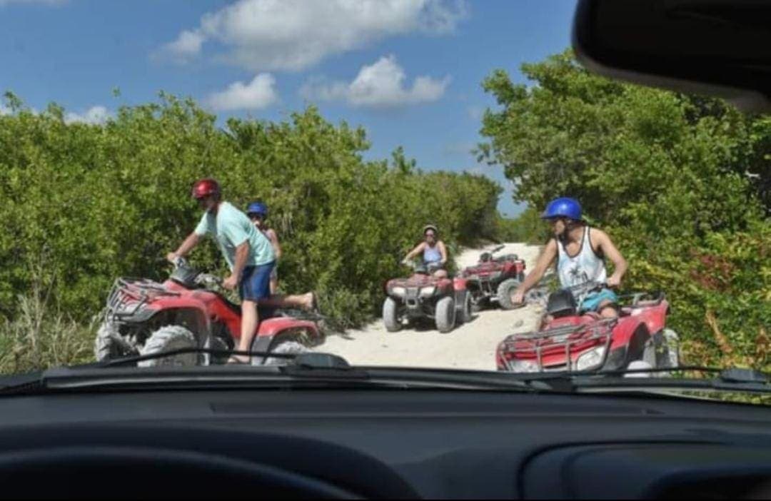Denuncian que jeeps y cuatrimotos afectan área protegida de Cozumel y son un peligro