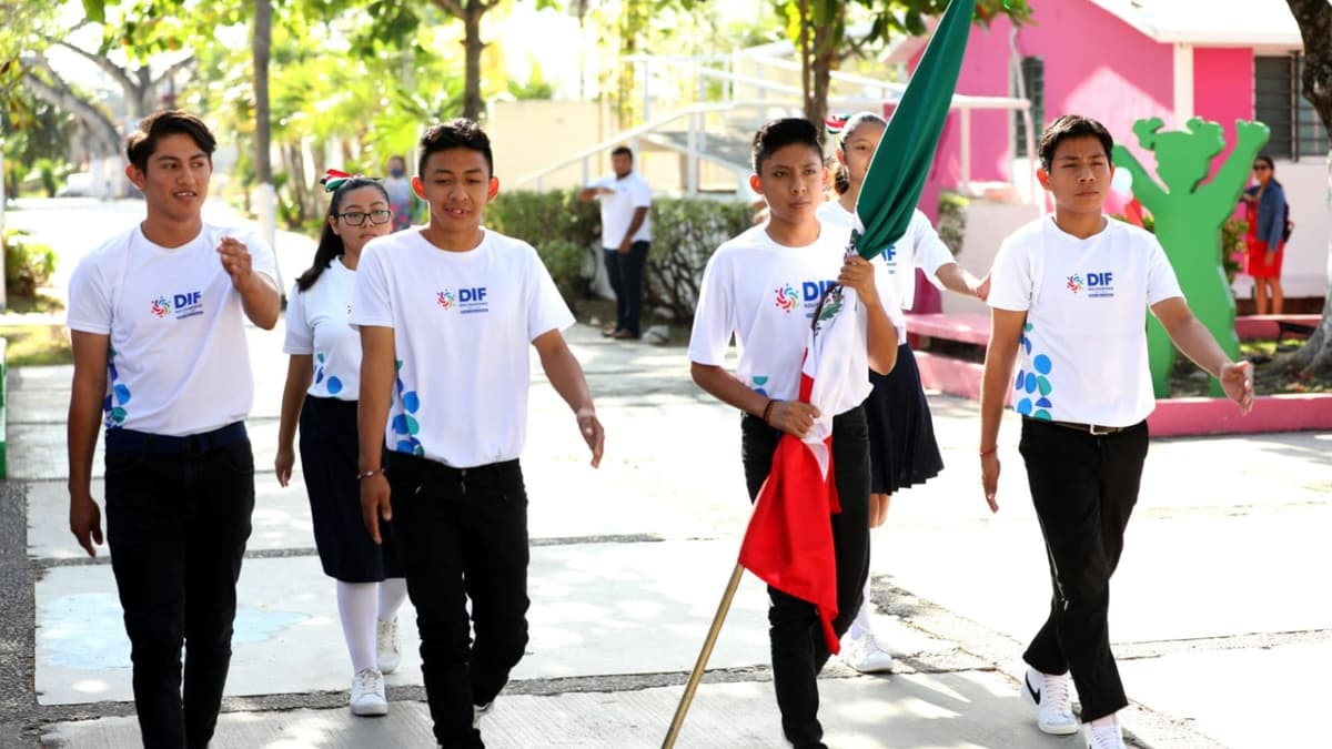 Impulsa DIF Solidaridad civismo en estudiantes del programa 10-17