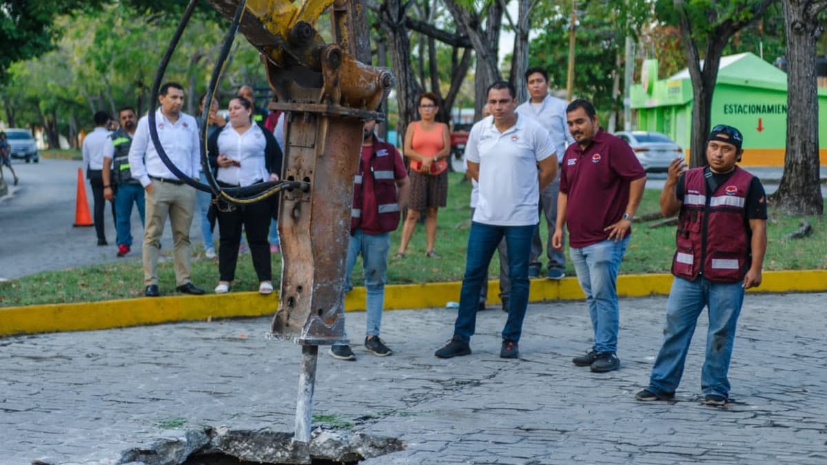 Sorprende la formación de un “socavón” en la avenida La Costa de Cancún