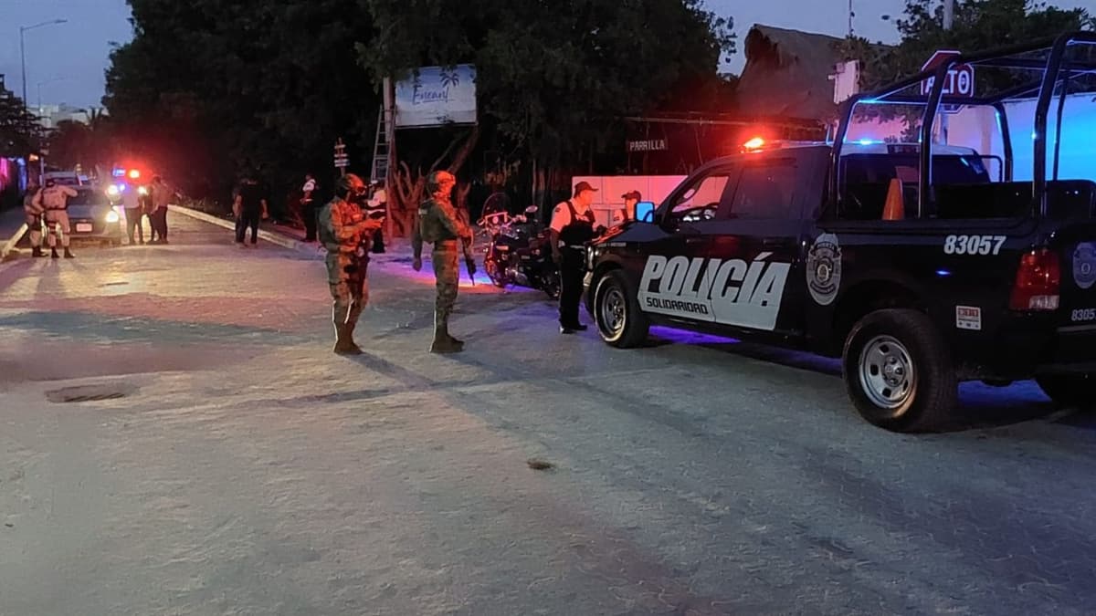 Balean a un hombre afuera de club de playa en Playa del Carmen