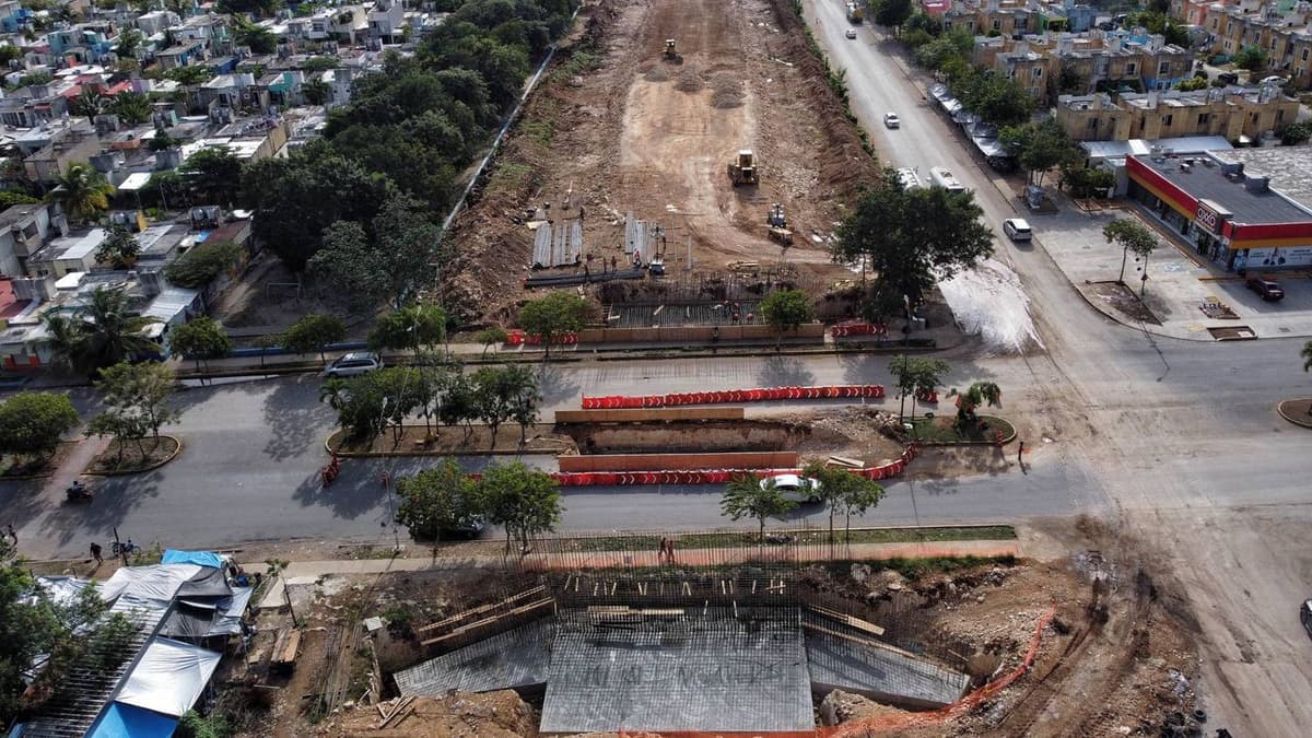 Arriba balasto de Cuba para construcción del Tren Maya