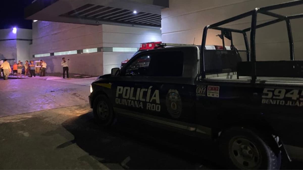 Balea policía ministerial a un joven de 17 años afuera de la Plaza de Toros de Cancún