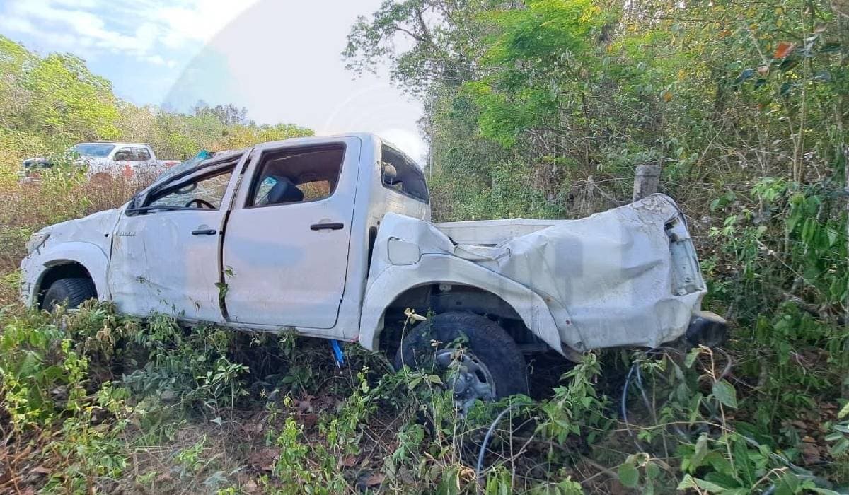 Vuelca vehículo que transportaba a trabajadores del Tren Maya en Felipe Carrillo Puerto; hay un muerto y tres heridos
