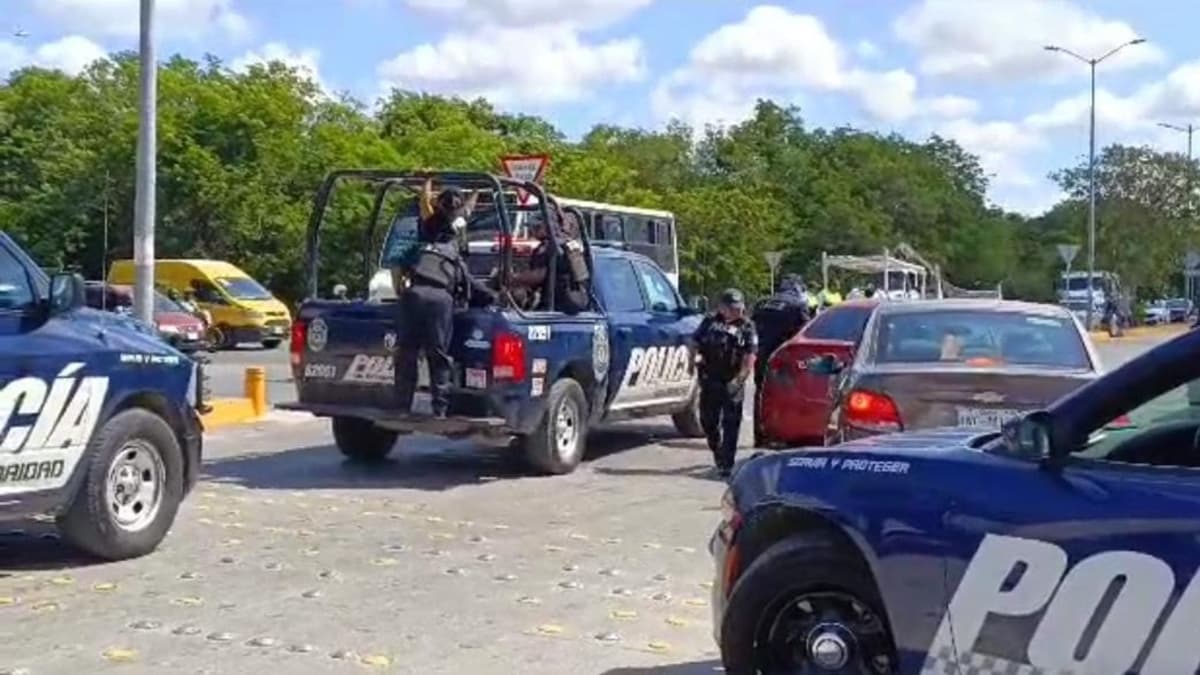 Tras persecución como de película, detienen a ladrones de autos en Playa del Carmen