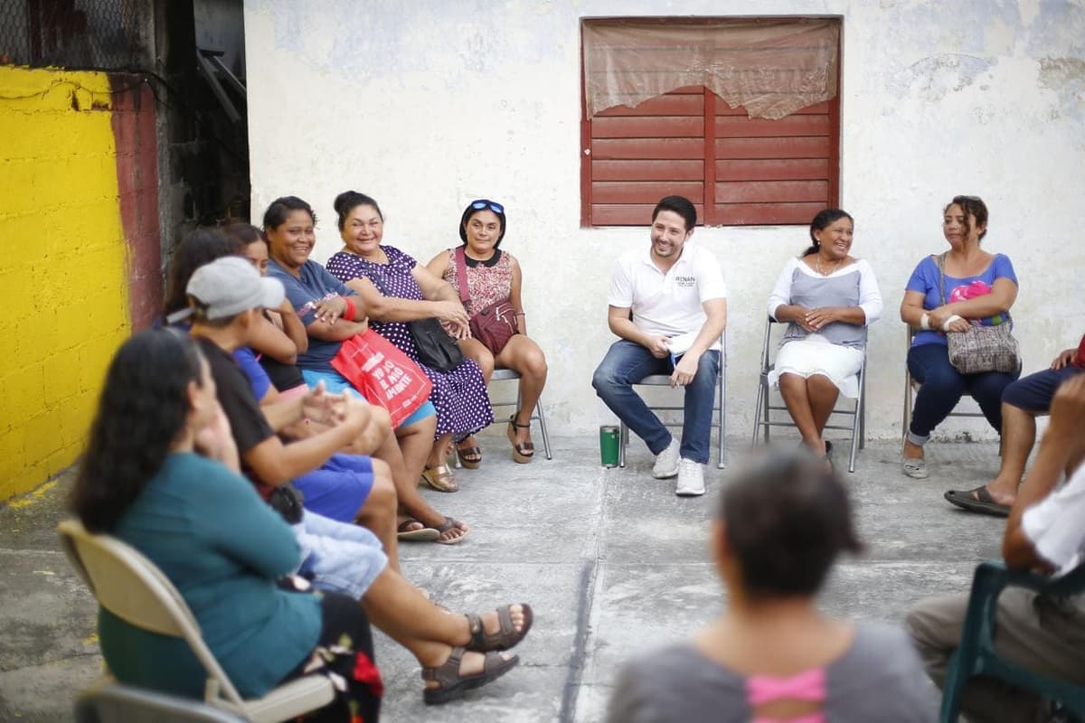 Se reúne Renán Sánchez con vecinos de la colonia Emiliano Zapata en Cozumel