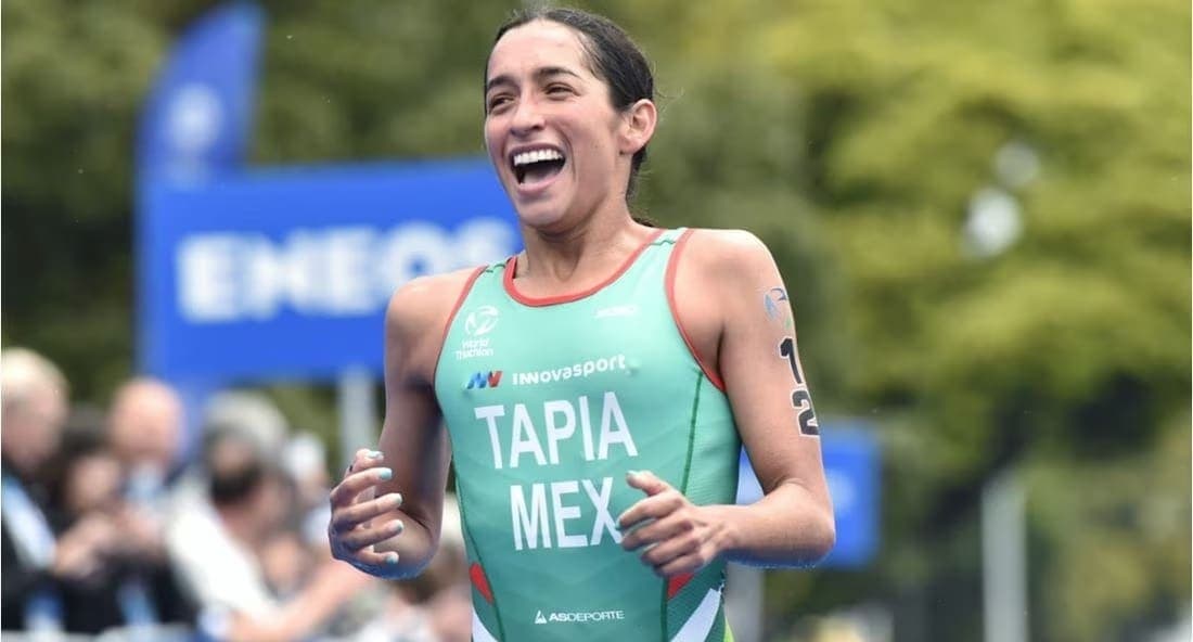¡HISTÓRICA! Rosa Tapia gana medalla de plata en la Serie Mundial de Triatlón en Japón
