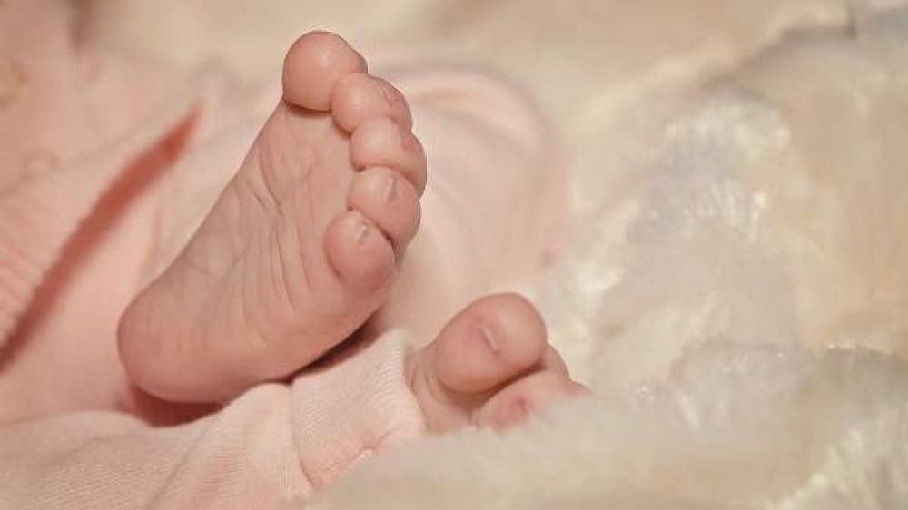 Adolescente de 15 años mata a su bebé recién nacido, dijo que no sabía que estaba embarazada