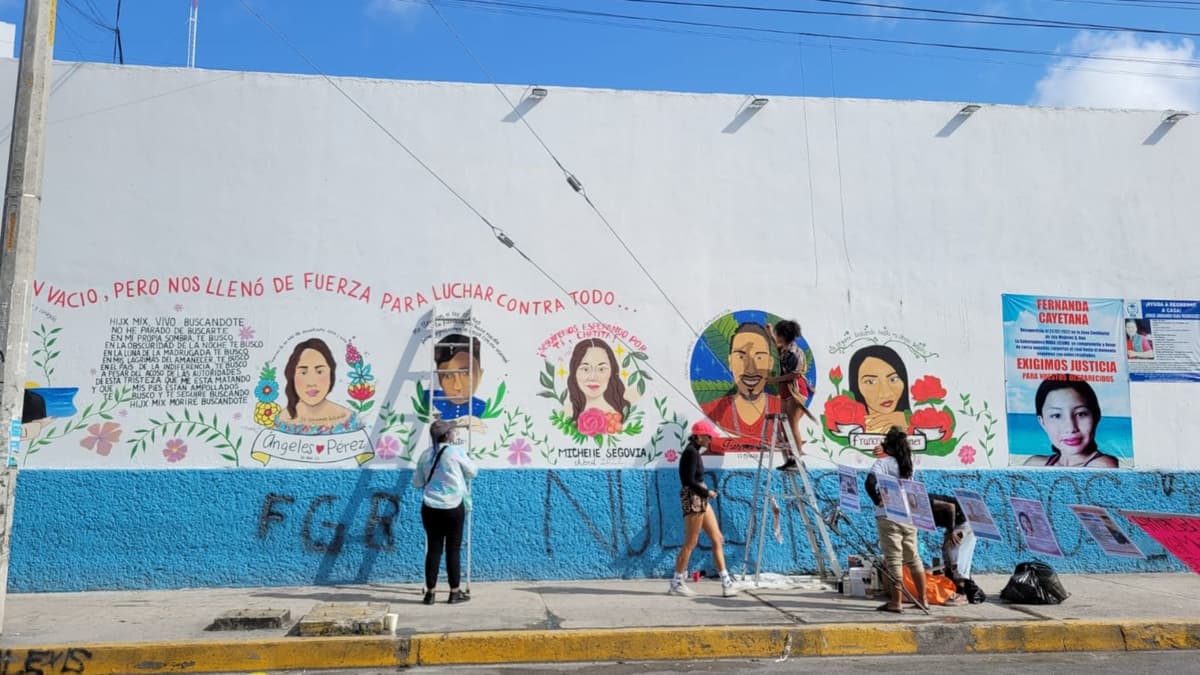 Concluyen mural con rostros de desaparecidos; hablan de posible recompensa por esposa de taquero