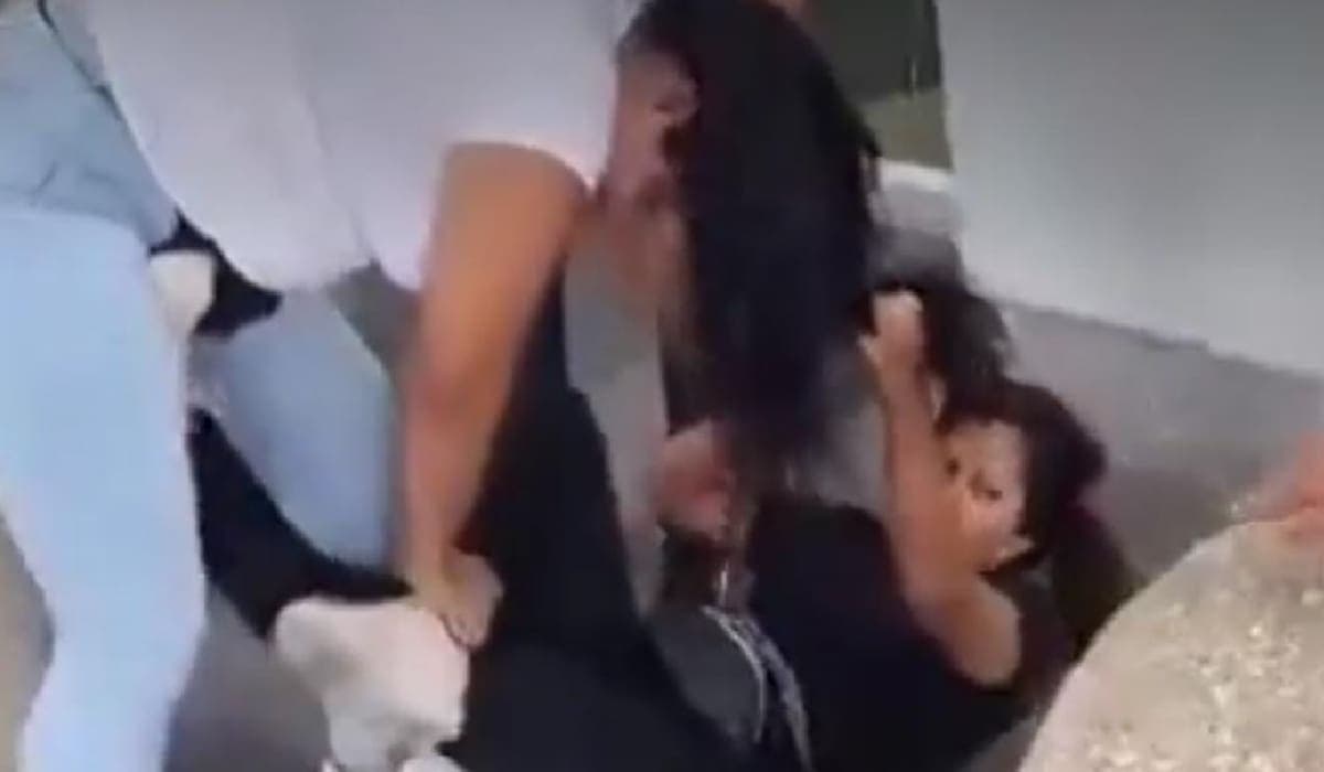 Aeropuerto de Cancún no puede sancionar a mujeres que pelearon en terminal porque son transportistas piratas