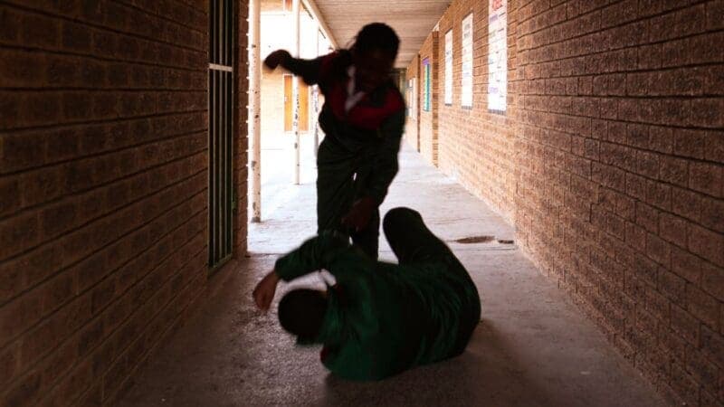 Estudiante de secundaria le dispara a su compañero en Iztapalapa