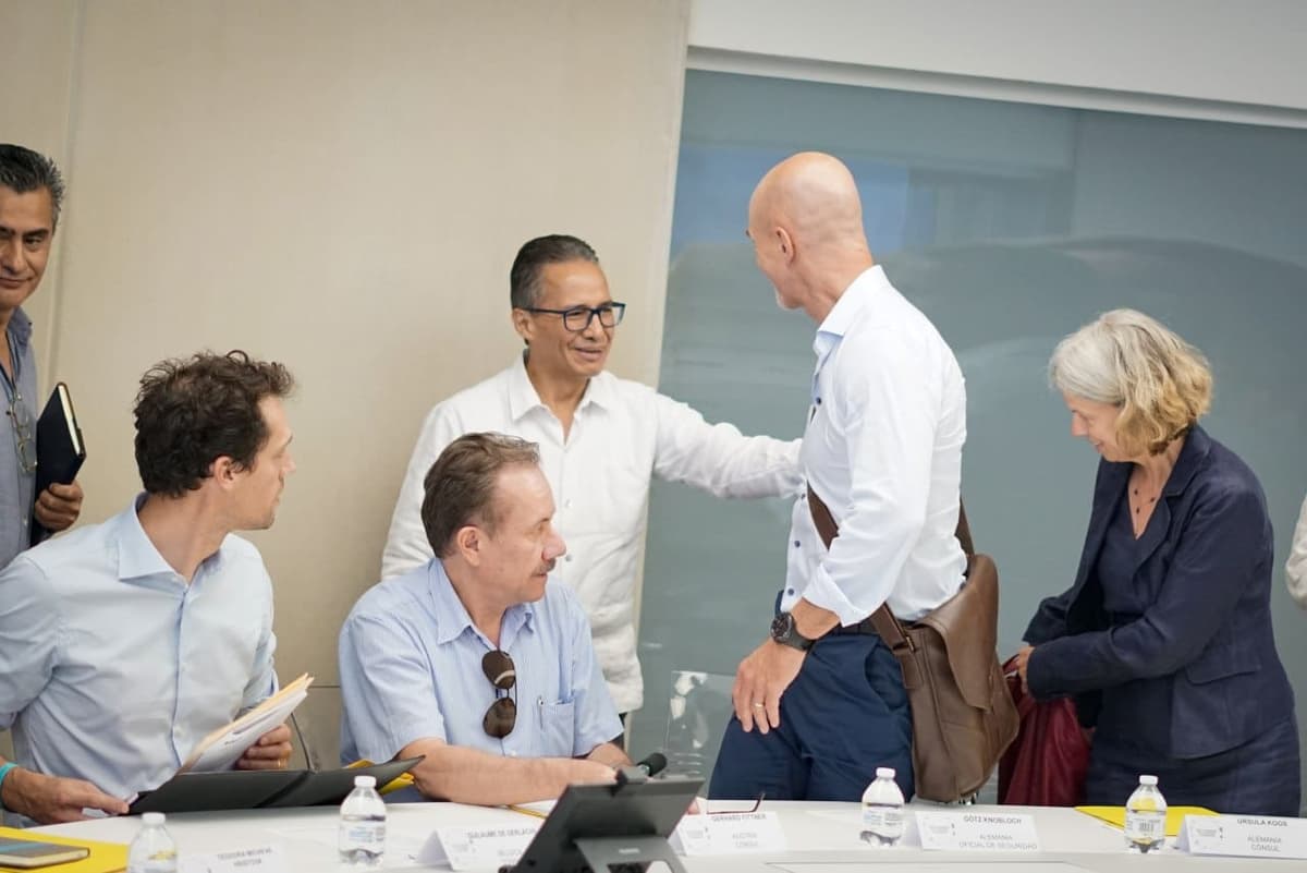 Continúa Óscar Montes de Oca en funciones de fiscal, se reúne con cónsules europeos