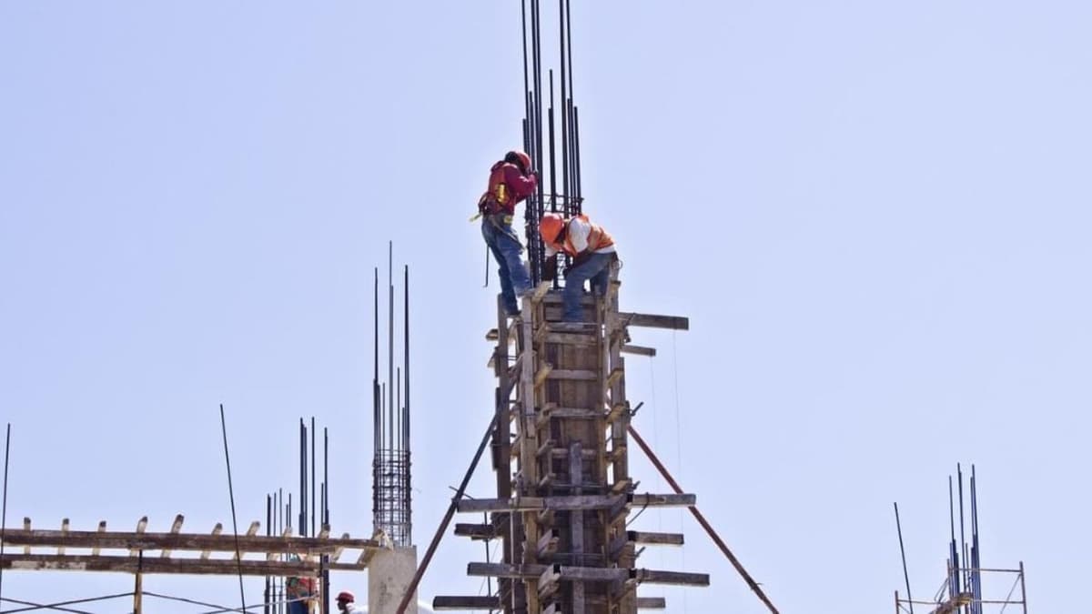 Golpe de calor ha afectado a algunos albañiles en Cancún; por fortuna no hay decesos