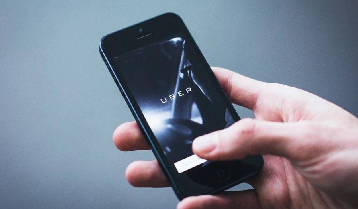 Agresiones han empeorado pese a que la ley ya les permite operar, denuncian socios de Uber