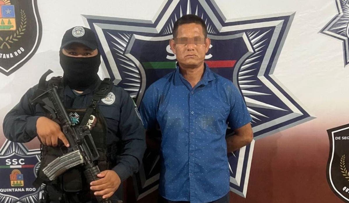 Detienen a sujeto, acusado de agredir y amenazar a policías con una pistola de plástico, en Cancún