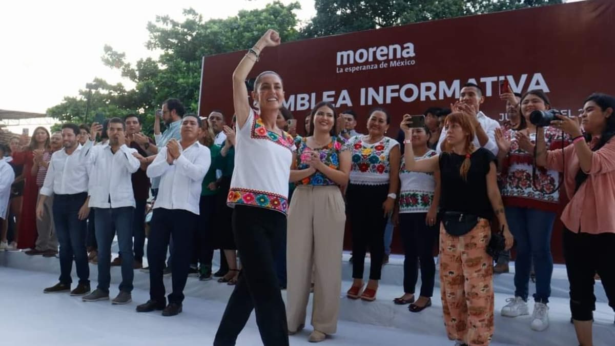 Omar Rodríguez acompaña a Claudia Sheinbaum en su visita a Quintana Roo