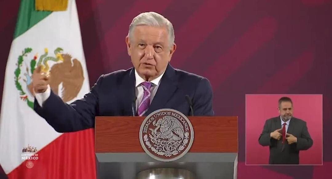 Video: AMLO se burla de Creel por decir que sufre de "discriminación inversa"
