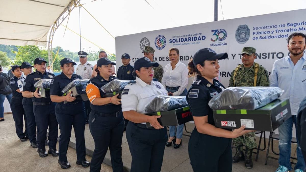 Lili Campos entrega equipo y anuncia aumento en seguro de vida a policías