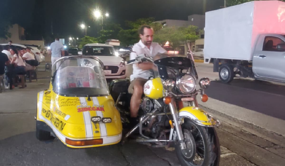 Llega a Playa del Carmen motociclista catalán que viaja desde Nueva York a Argentina