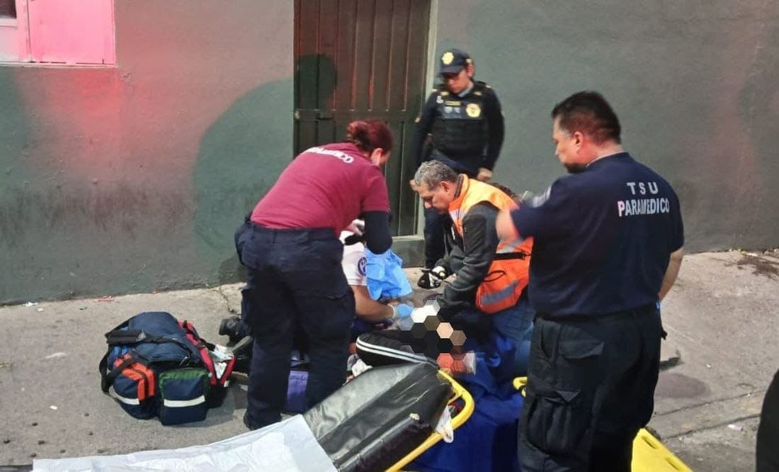 Metro CDMX: Mujer entra en labor de parto al exterior de la estación Guelatao